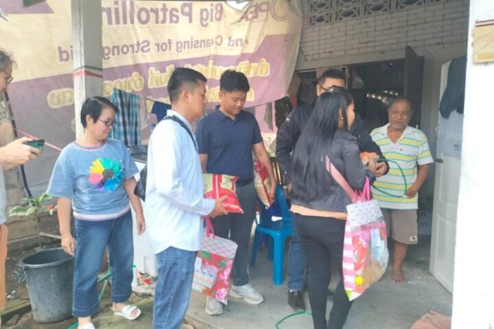 Supplies Distribution for Poor Familie COC Love your Neighbor Project )