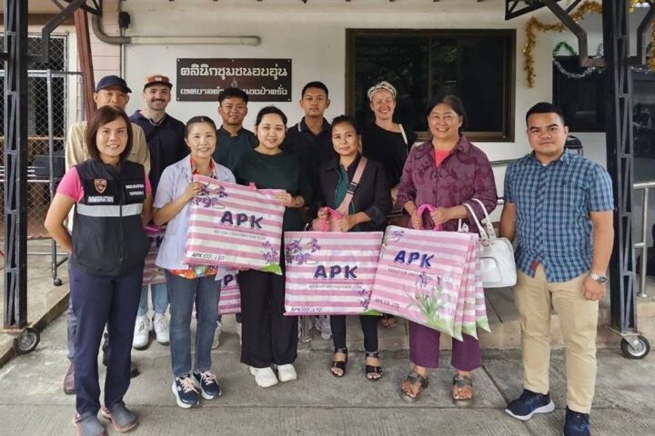 Supplies distribution for Poor Families ( COC Love your Neighbor Project ), donation of Blankets to the คลินิกชุมชนอบอุ่น เทศบาลตำบลหนองป่าครั่ง. )
