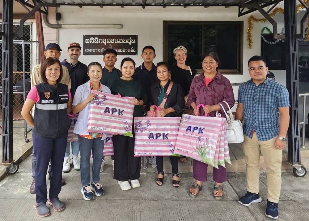 Supplies distribution for Poor Families ( COC Love your Neighbor Project ), donation of Blankets to the คลินิกชุมชนอบอุ่น เทศบาลตำบลหนองป่าครั่ง. )